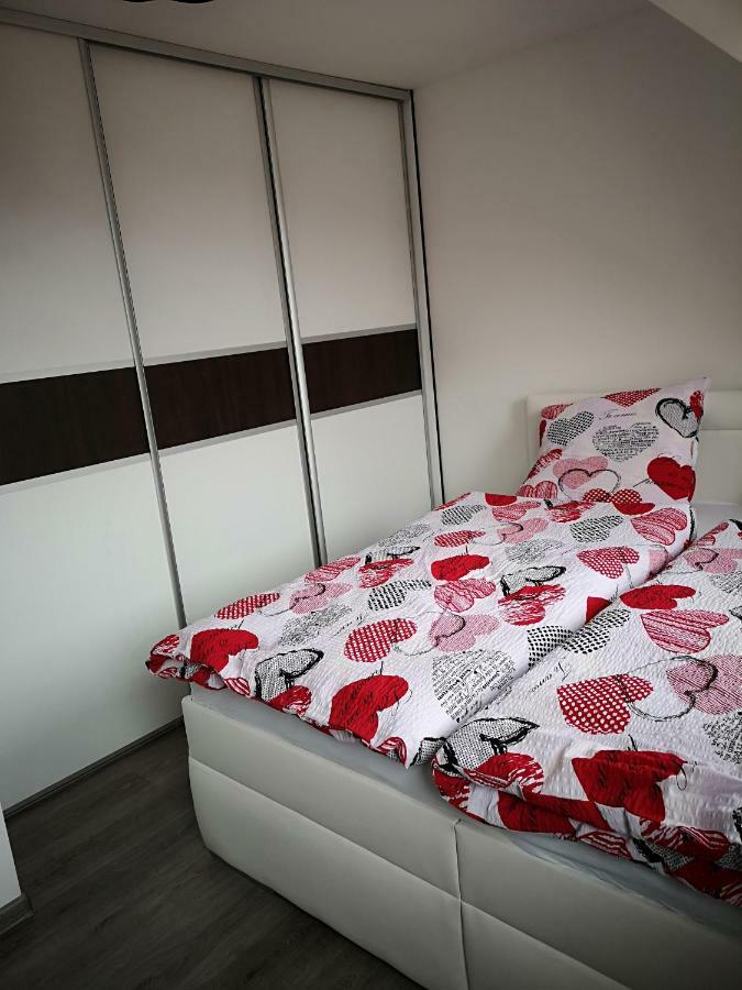 Centrum Apartman Leyla Bardejov Exteriör bild